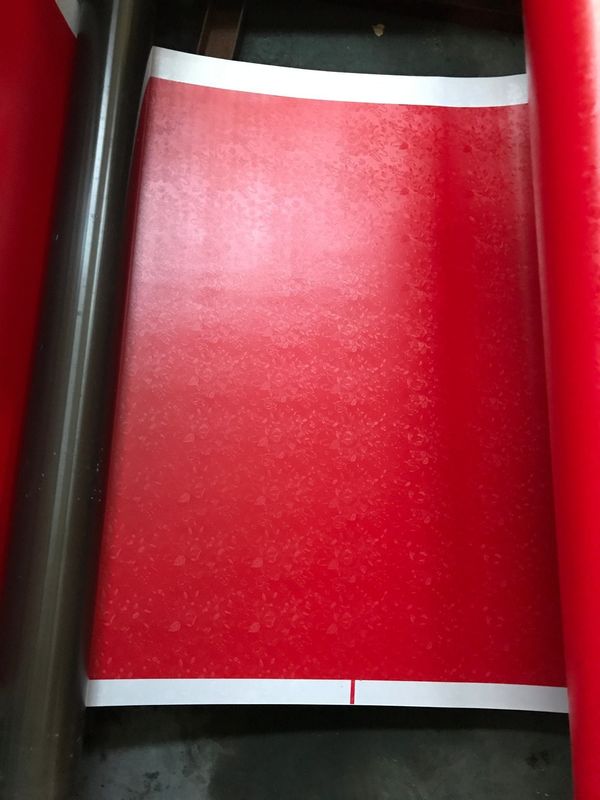 Czerwona maszyna do druku Flexo z maksymalną prędkością 150 m/min.