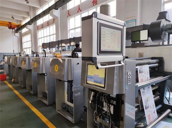 Gorąca sprzedaż 4 kolorowa szybka maszyna do druku Flexo Roll To Roll Flexographic Printer Flexographic Printer