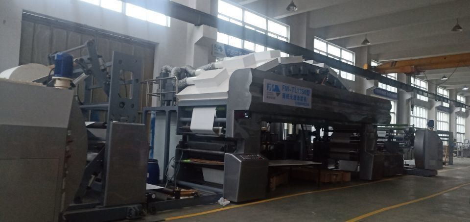 Gorący powietrze IR suszenie sterowanie komputerowe Laminating Film Machine dla 1350mm Max. szerokość sieci