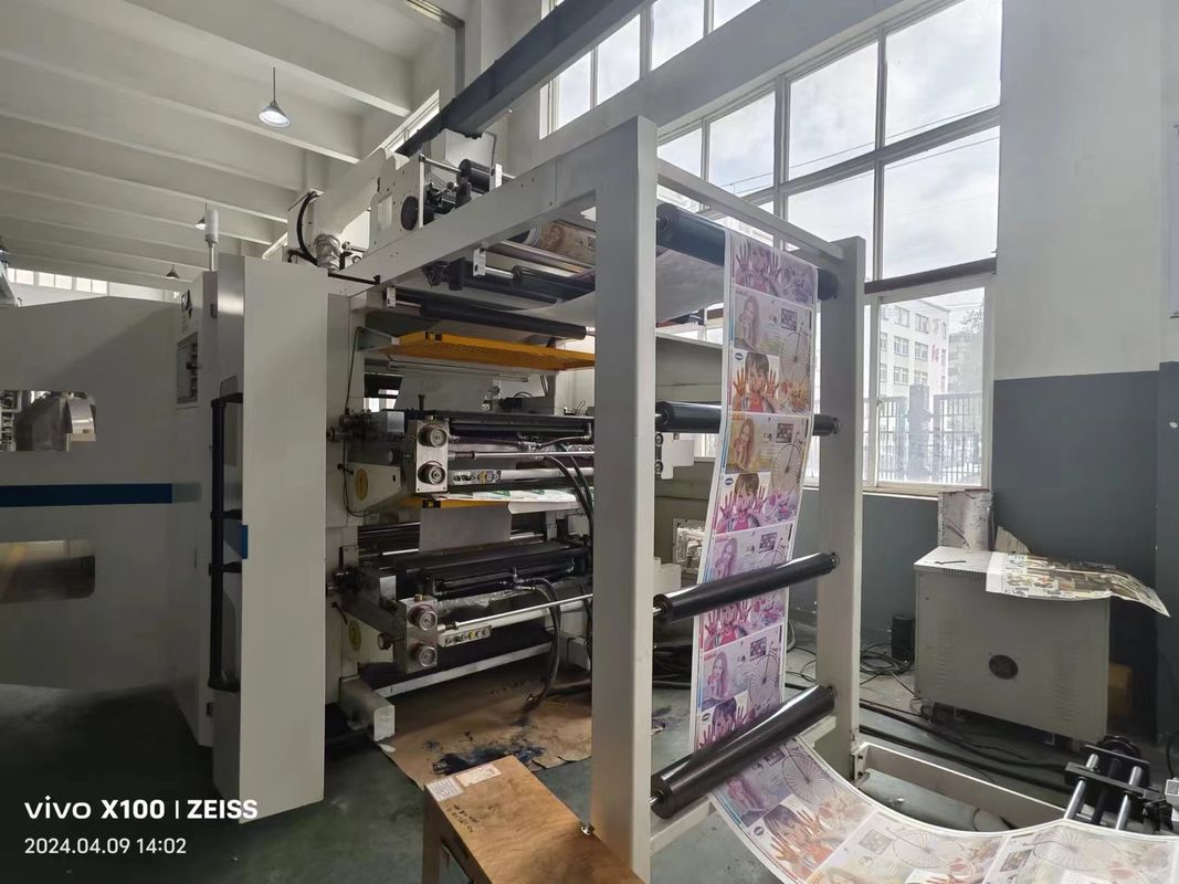 Maszyna do druku fleksograficznego typu pionowego kaskadowego do materiałów papierowych nienasypanych