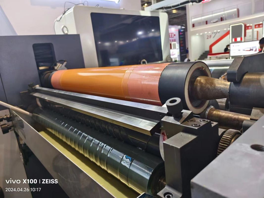 Maszyna do druku flexo typu rękaw z automatycznym systemem załadunku i rozładunku