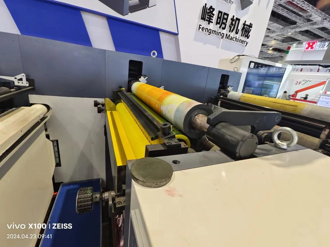 Maszyna do druku UV Servo Flexo 1350mm Puchary papierowe z rolką do rolki Nowa kondycja Drukarka do druku kart