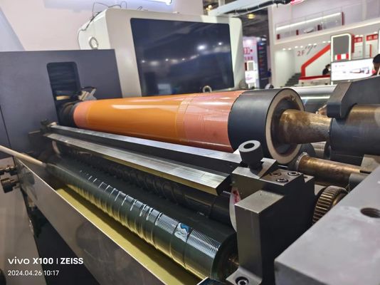 Maszyna do druku flexo typu rękaw z automatycznym systemem załadunku i rozładunku
